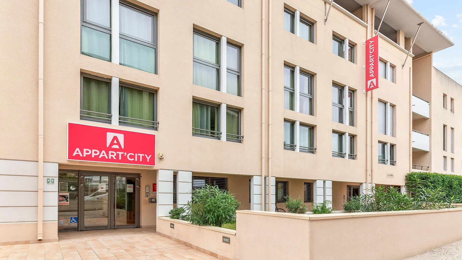 Appart'City Confort La Ciotat - Cote Port Aparthotel